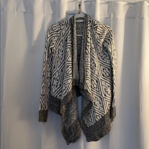 Abercrombie & Fitch grey and white knit cardigan